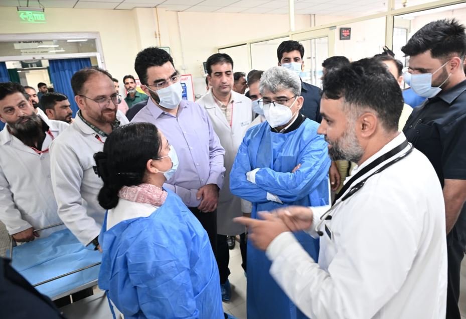 Chief Secretary visits Pediatric & Orthopedic health facilities in Srinagar
