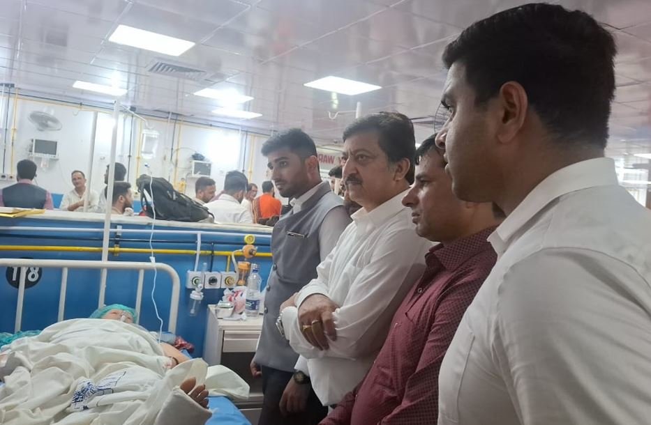 J&K High Court Bar Association, Jammu Visits Kishtwar Cloudburst Victims at GMC Jammu, Extends Support to victims and their families