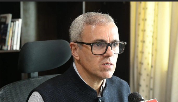 CM Omar Abdullah Visits Poonch Village Affected by Land Subsidence, Promises Relief to Residents