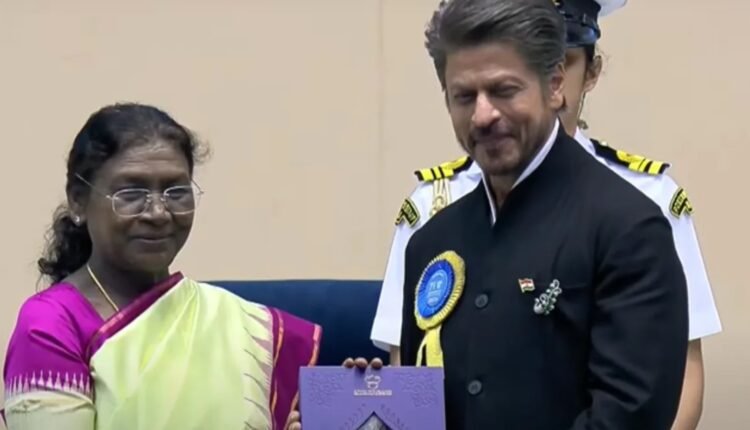 Shah Rukh Khan Wins First National Award After 30 Years for ‘Jawan’