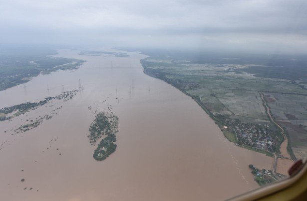 CM Omar Abdullah Conducts Aerial Survey of Flood-Affected Areas in Kathua, J&K