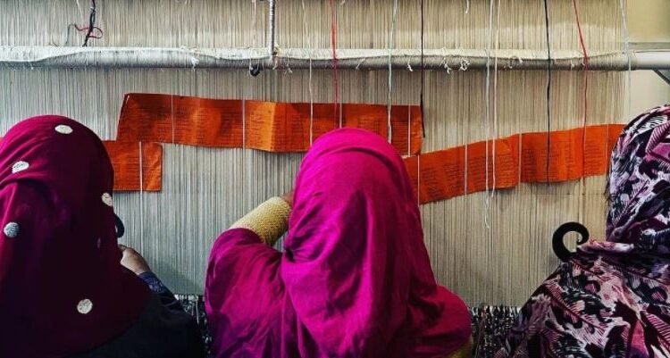 Kashmir’s Carpet Legacy Strengthened as IICT Starts Silk Weaving Training in Pulwama