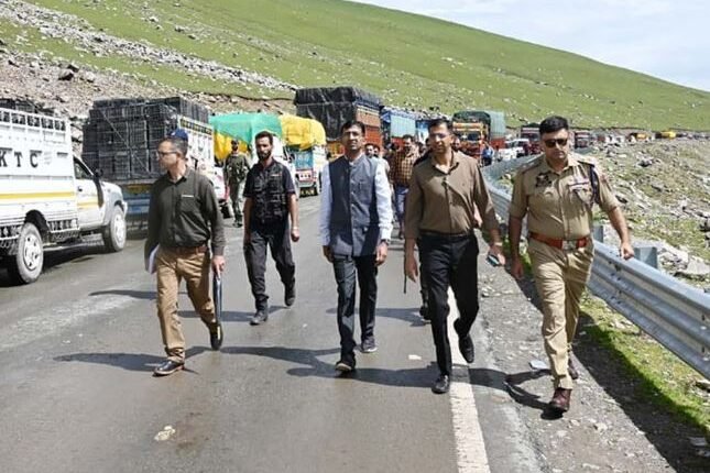 Over 2200 fruit-laden trucks evacuated via Mughal Road during past 24 hours: Div Com Kashmir