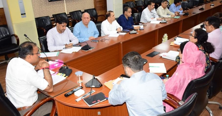 Divisional Commissioner Jammu reviews post-flood restoration, relief measures; Directs departments to expedite restoration of essential services
