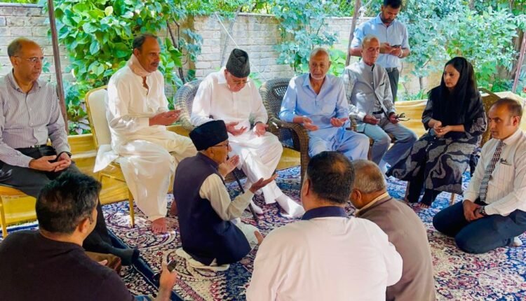 Dr. Farooq visits bereaved family of former DGP Ghulam Jeelani Pandit