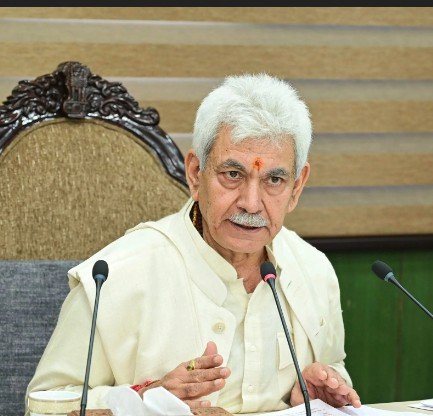 LG Manoj Sinha Pays Tributes, Lays Wreath in Honour of Fallen Soldiers