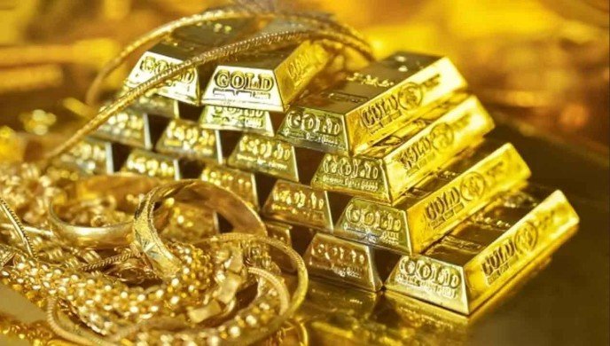 Gold Prices Soar to Record Highs Globally; MCX Rates in India Reach ₹1.22 Lakh