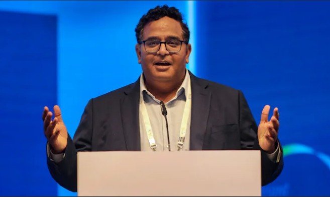Vijay Shekhar Sharma Commutes via Mumbai Metro En Route to Global Fintech Festival