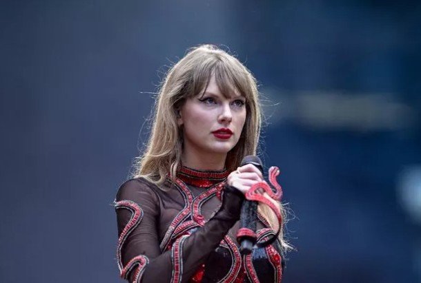 Taylor Swift Hints at Release Date for ‘The End of an Era’
