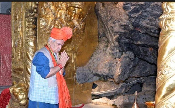 LG Manoj Sinha Offers Prayers at Mata Vaishno Devi Shrine