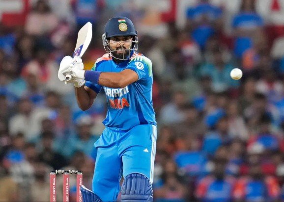 Major Setback for India as Shreyas Iyer Injured Taking Carey’s Catch
