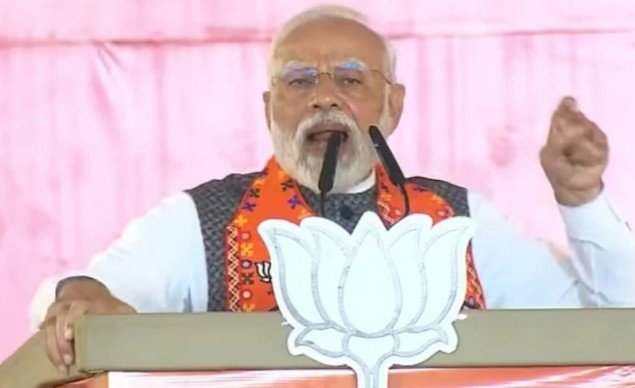 PM Modi Slams RJD Congress Alliance in Muzaffarpur, Says ‘Their Ties Are Like Oil and Water’