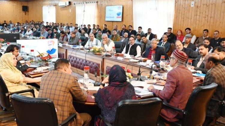 CM Omar Abdullah reviews progress of development works in Baramulla;Inaugurates projects worth ₹ 525 lakh