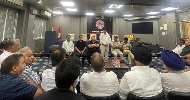 Traders flag traffic mismanagement, seek concrete steps in CCI meeting with SSPs