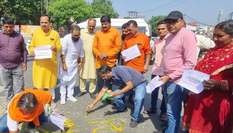 Incompetent government, roads and traffic system in shambles: Shiv Sena