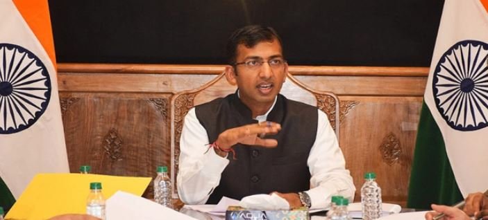 Divisional Commissioner Kashmir Reviews Measures to Decongest city Roads