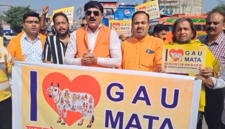 Shiv Sena alleges increase in cow smuggling, demands strict laws to grant cows the status of "mother"