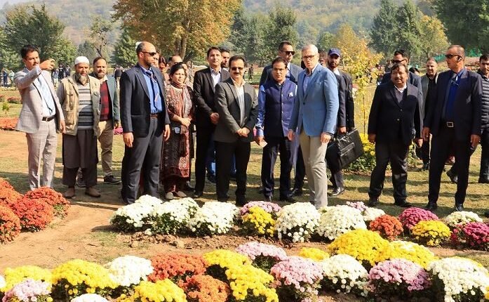 CM Omar Abdullah inaugurates Bagh-e-Gul-e-Dawood — Kashmir’s First Chrysanthemum Theme Garden