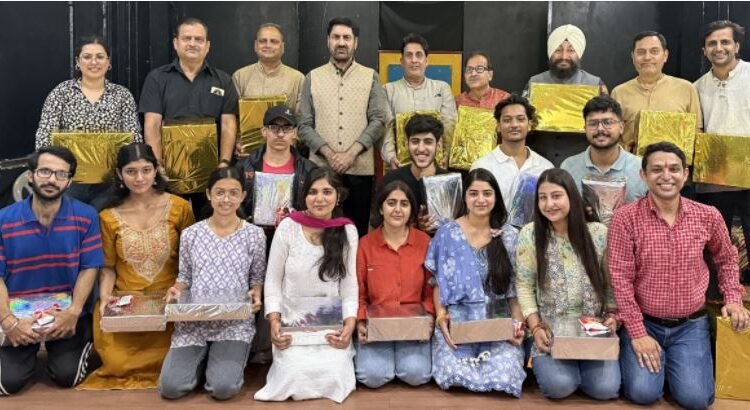 Natrang Honours Outstanding Artists for Exceptional Contributions to Theatre