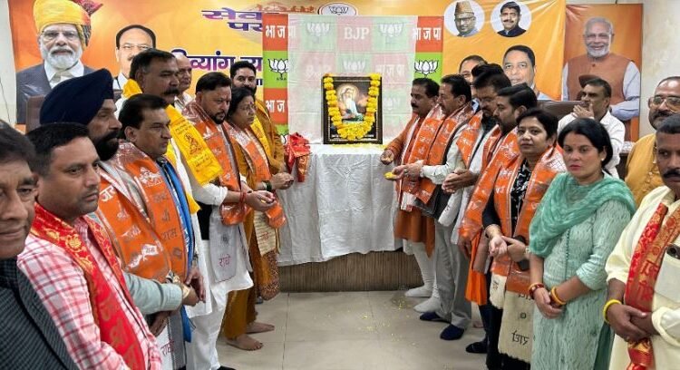 BJP pays rich tributes to Bhagwan Valmiki Ji on Valmiki Jayanti