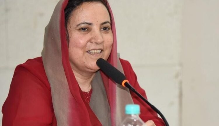 Sakeena Itoo addresses White Coat wearing ceremony of new MBBS batch at GMC Srinagar