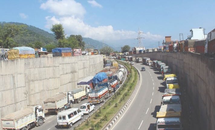Two-Way Traffic for Heavy Vehicles Restored on Jammu–Srinagar Highway After Weeks of Disruption