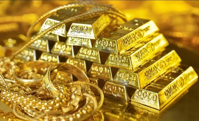 Gold Prices Dip This Week as Strong Dollar and Profit Booking Weigh on Sentiment