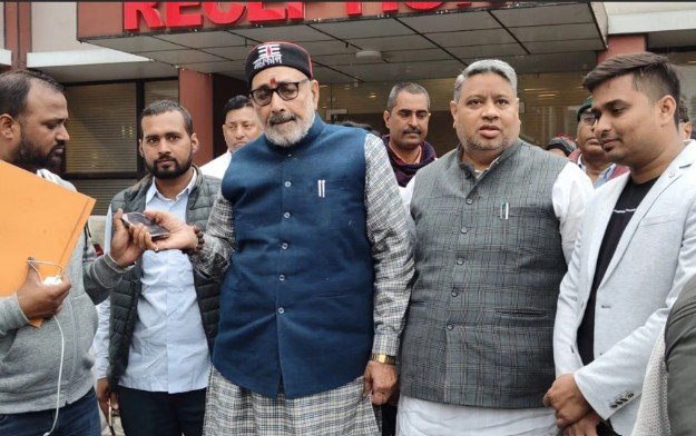 Giriraj Singh Hits Back at Kharge’s ‘Son’s Wedding’ Remark Targeting PM Modi’s Bihar Campaign