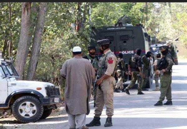 Kulgam Police Busts Cross Border Terror Network, Arrests J&K Nationals Linked to It