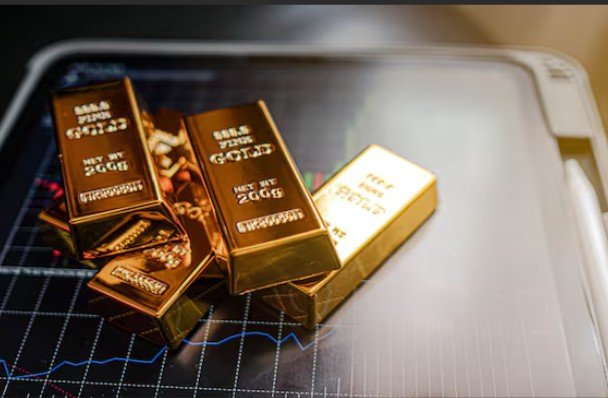Gold Prices Climb Amid Fed Rate Cut Speculation and Economic Growth Concerns