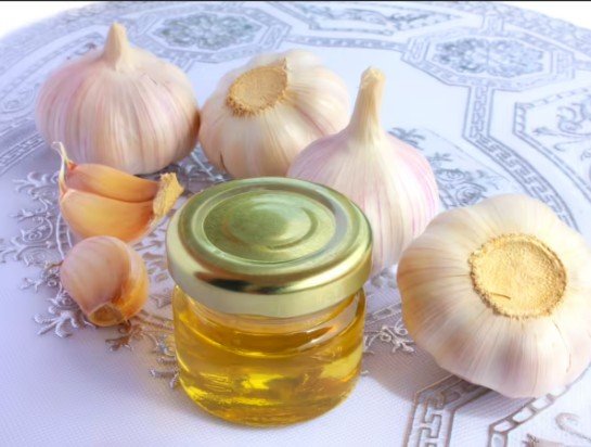 Can Eating Garlic on an Empty Stomach Help Lower Cholesterol Levels?