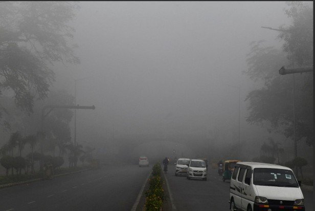 Cold Conditions Grip Nationwide, While Delhi’s Air Quality Remains Hazardous