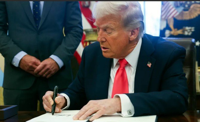 Trump Signs Bill to Declassify Epstein Files After Congressional Approval