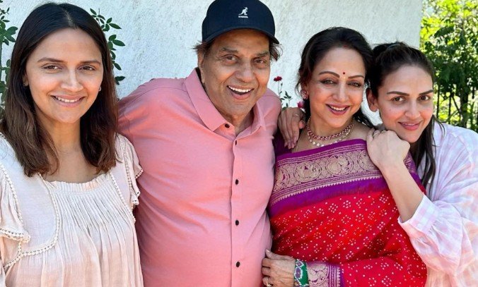 Dharmendra Honoured in Mumbai: Family and Friends Gather for Prayer Meet