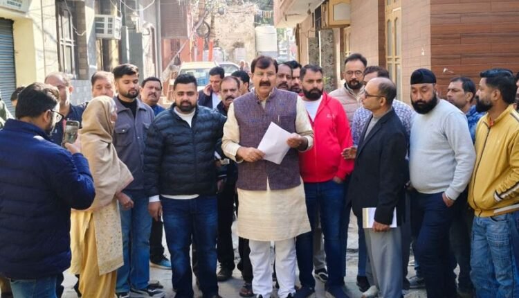 MLA Arvind Gupta conducts tour of Ward 13, directs officers for immediate development works
