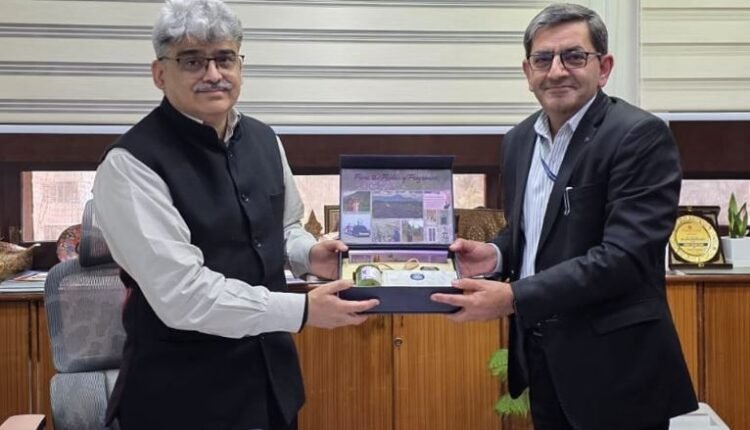 Dir IIIM Jmu briefs Chief Secy on advanced R&D initiatives of the Institute
