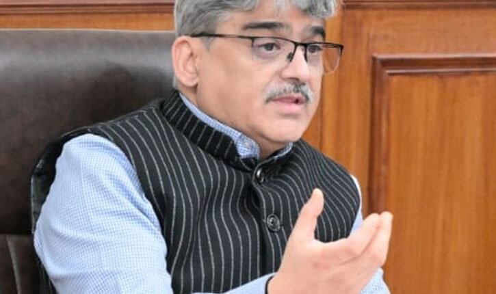 CS Dulloo calls for commercial push to aromatic and medicinal plant sector in J&K
