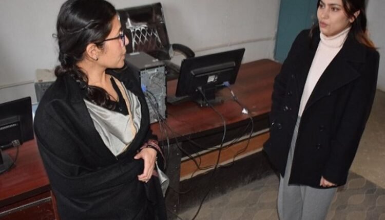 Avny Lavasa visits Pulwama, reviews functioning of Transport department