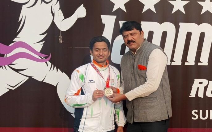 Shiv Sena Honors Marathon Winner in 45+ Age Category. 