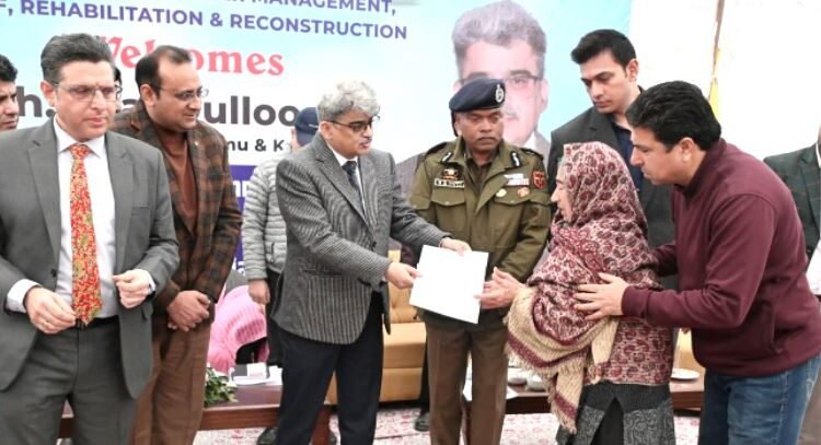 Chief Secretary visits mini-township Jagti; Distributes sanction orders under SSSs, allotment orders among migrant beneficiaries