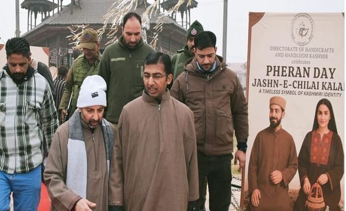 Div Com Kashmir Inaugurates Pheran Day, Jashn-e-Chilai-Kalan at Kashmir Haat