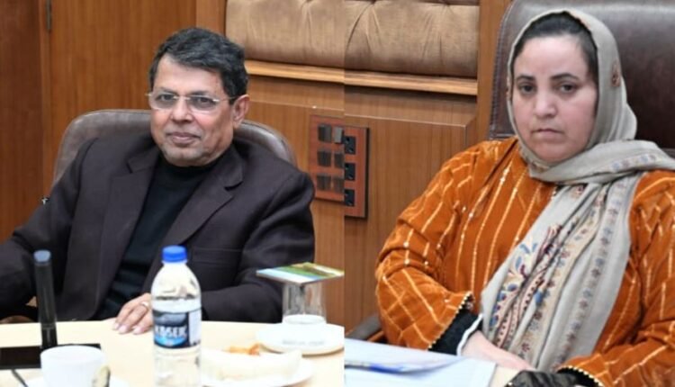 Sakeena Itoo reviews key issues of Education sector with representatives of Private School, Parents Associations