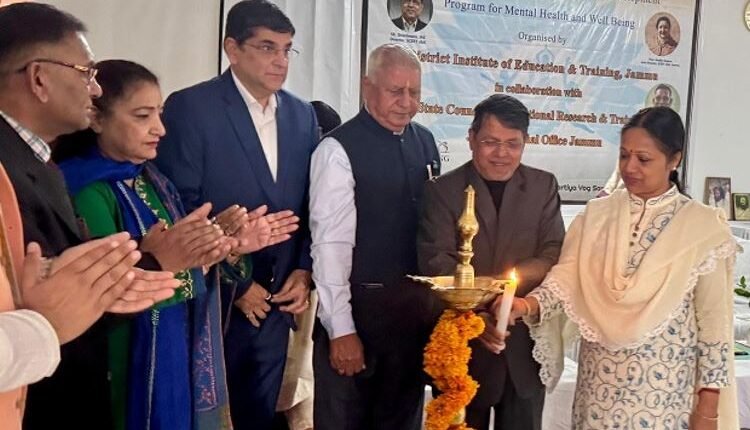 Shantmanu inaugurates "Art of Living - Educators Development Program"