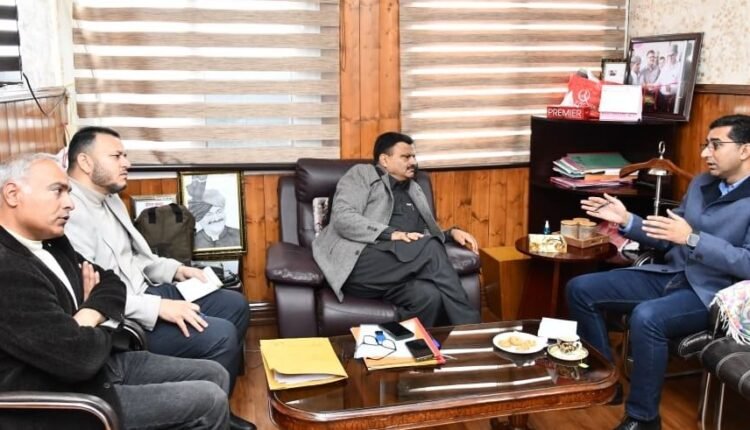 Forest Minister reviews solar power generation prospects for Poonch