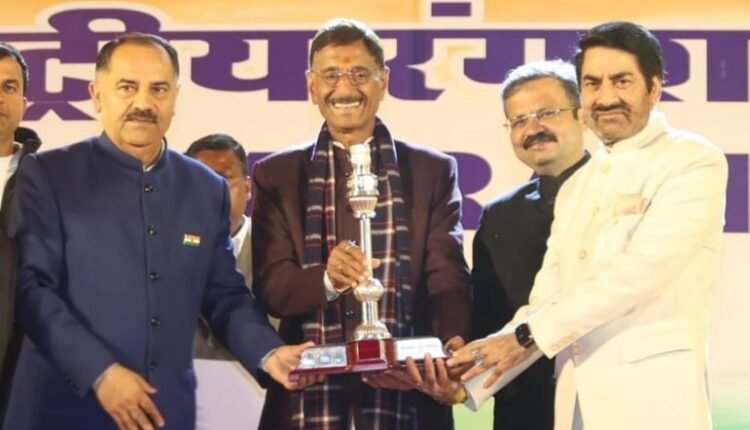 Union Minister presents second best Republic Day tableau award to J&K Official