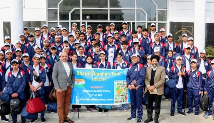 J&K Police flags off sixth batch of Bharat Darshan tour for Kishtwar students