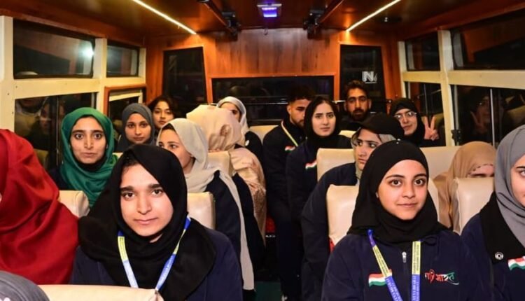 Kashmir Youth Meet India Through Watan Ko Jaano