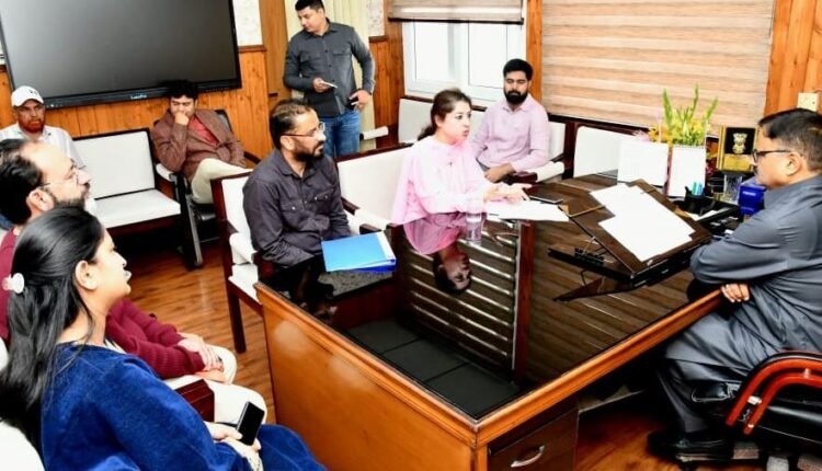 Graduate Engineers of PDD call on Javed Rana, seek resolution of long-pending issues