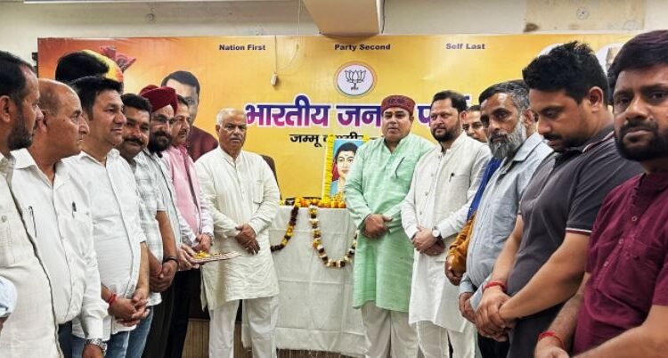 BJP OBC Morcha paid tributes to Savitribai Phule on her Punyatithi at Jammu