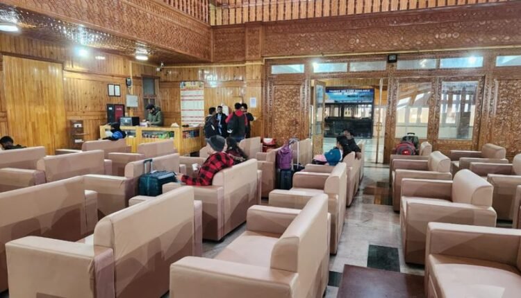 Northern Railway opens executive waiting lounge at Srinagar Railway Station